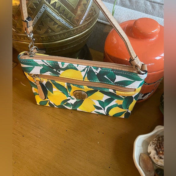 Giani Bernini Lemon Print Wristlet EUC. - Picture 8 of 16